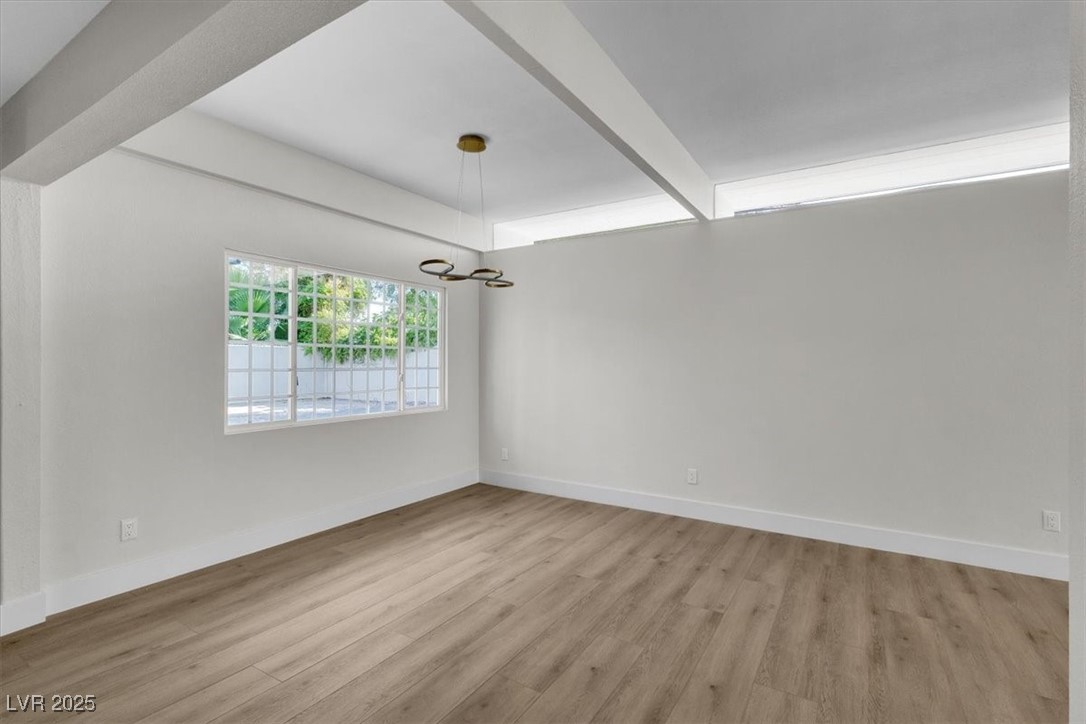 2504 Llewellyn Drive