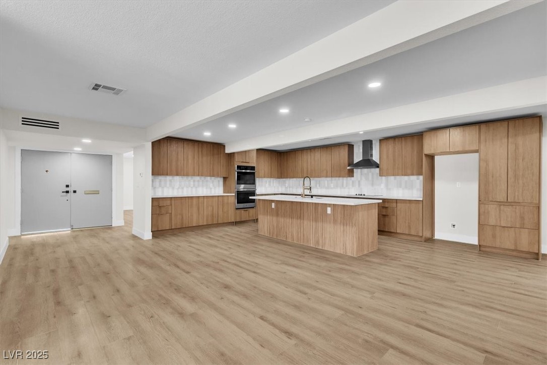 2504 Llewellyn Drive
