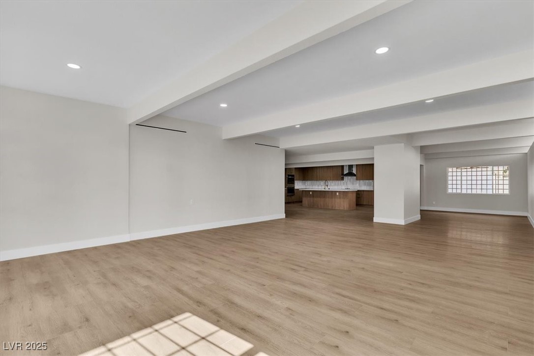 2504 Llewellyn Drive