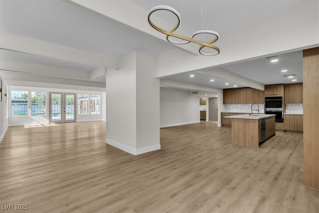 2504 Llewellyn Drive