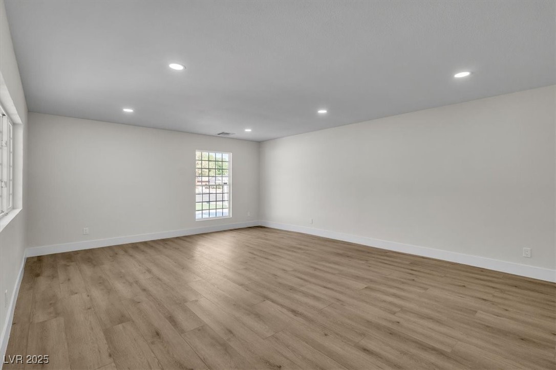 2504 Llewellyn Drive