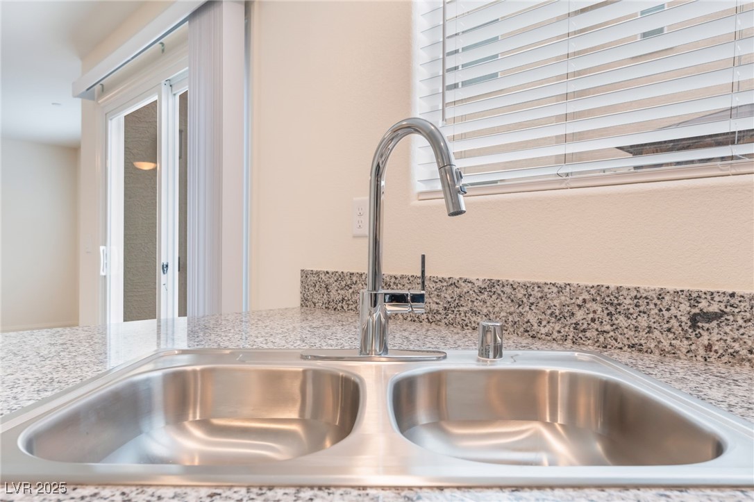 5672 Sapphire Shine Avenue