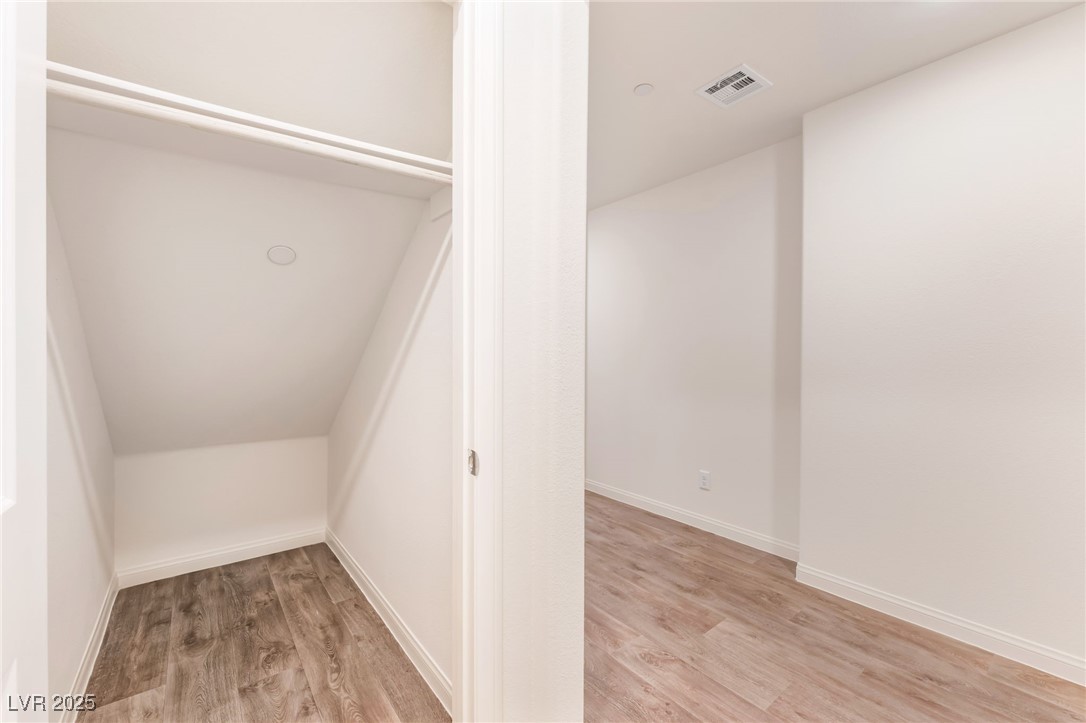 5672 Sapphire Shine Avenue