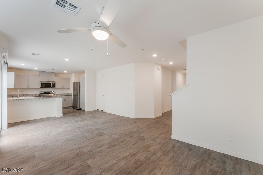 5672 Sapphire Shine Avenue