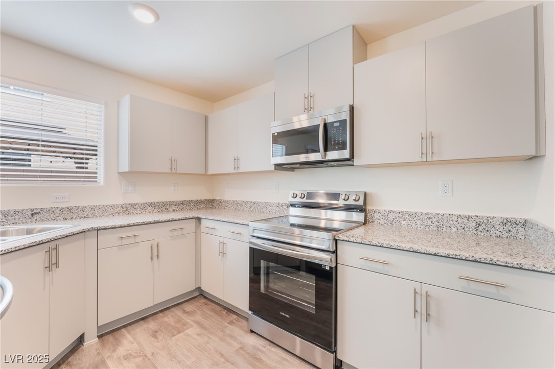 5672 Sapphire Shine Avenue