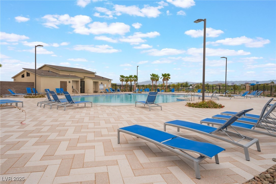 5672 Sapphire Shine Avenue