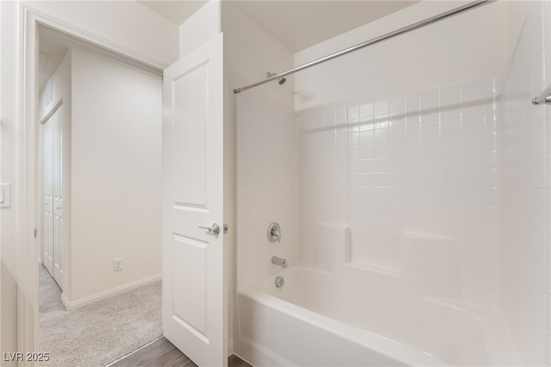 5672 Sapphire Shine Avenue