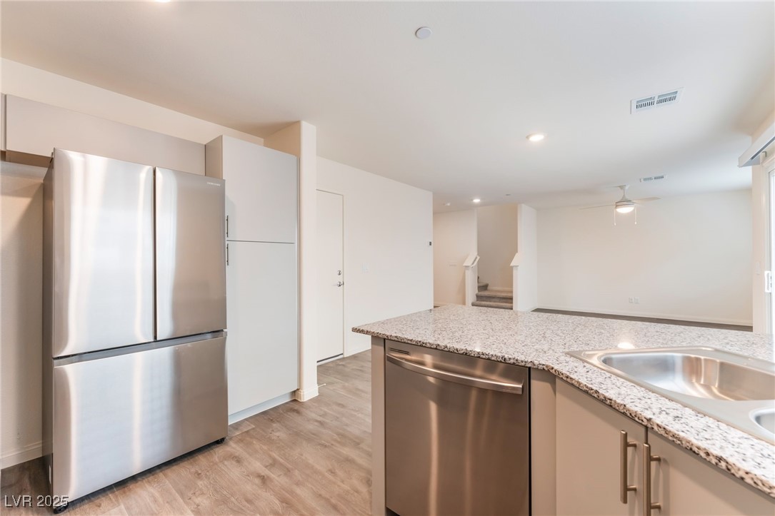 5672 Sapphire Shine Avenue