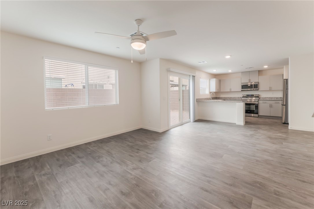 5672 Sapphire Shine Avenue