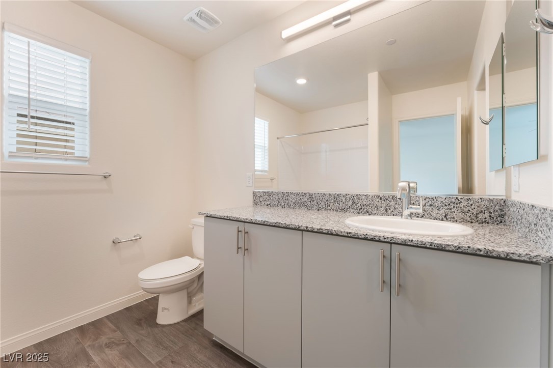 5672 Sapphire Shine Avenue