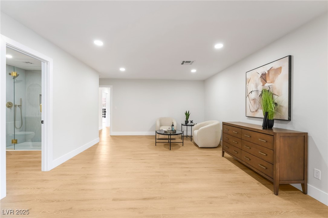 2504 Llewellyn Drive