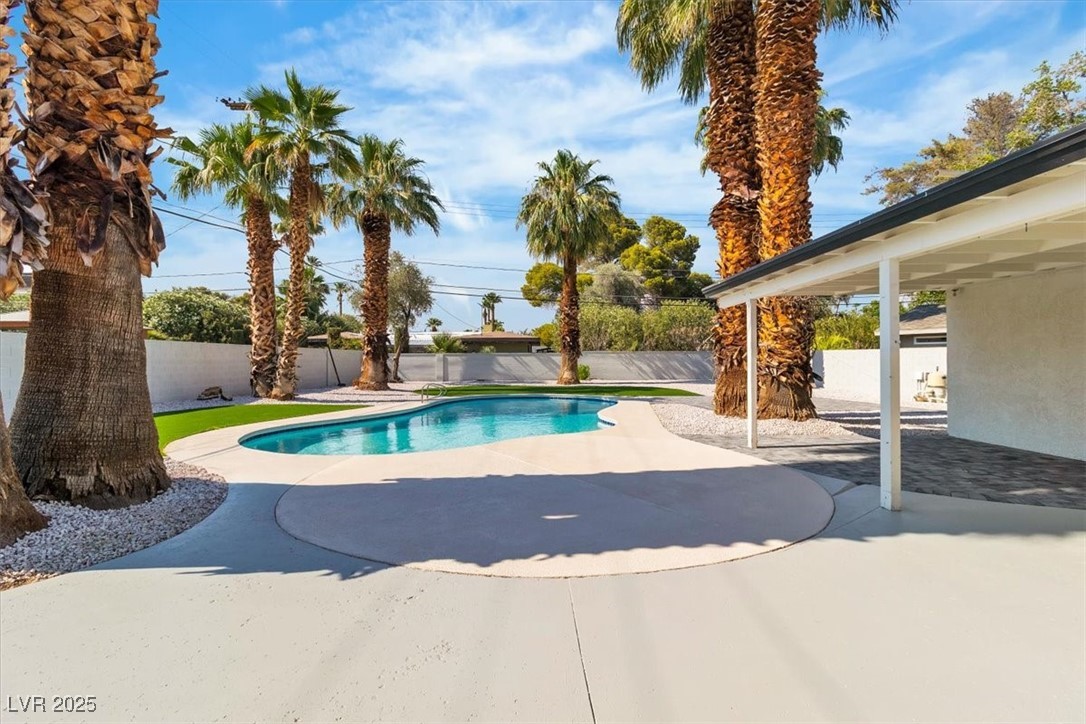 2504 Llewellyn Drive