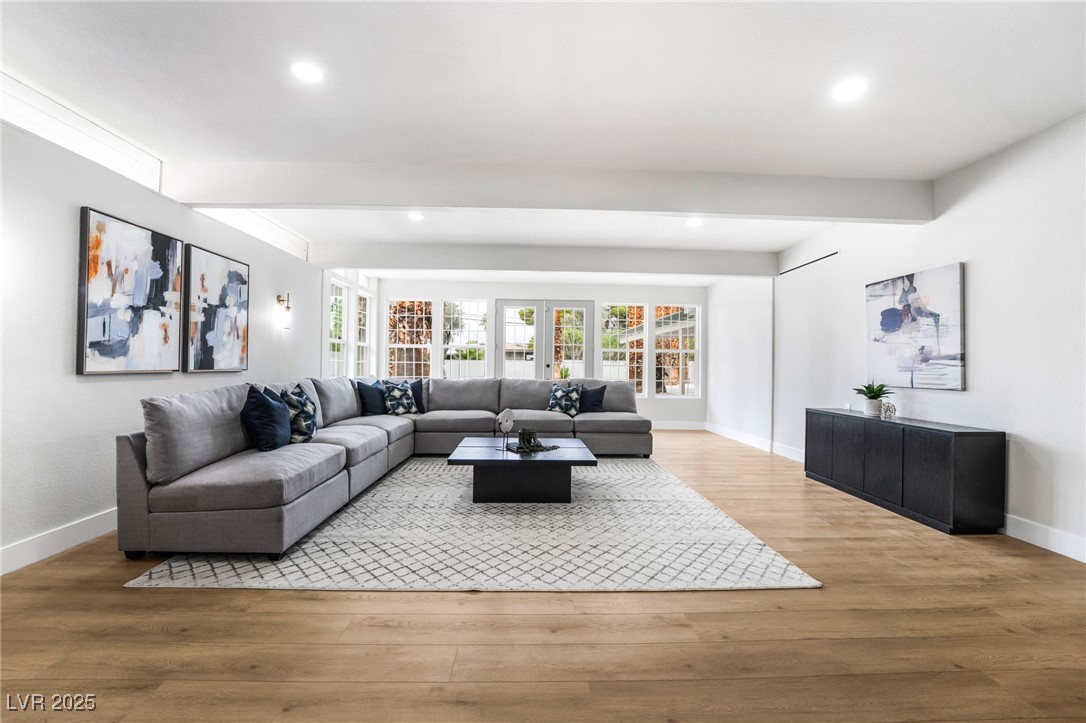 2504 Llewellyn Drive