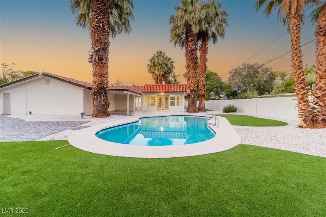 2504 Llewellyn Drive