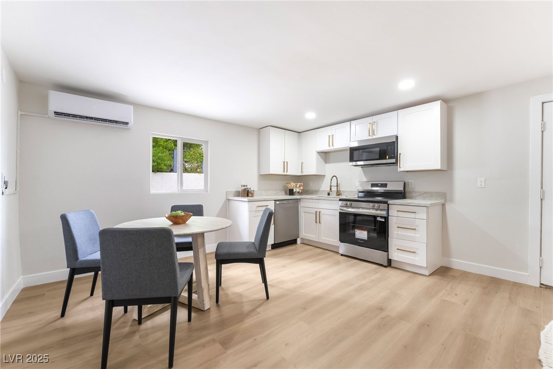 2504 Llewellyn Drive