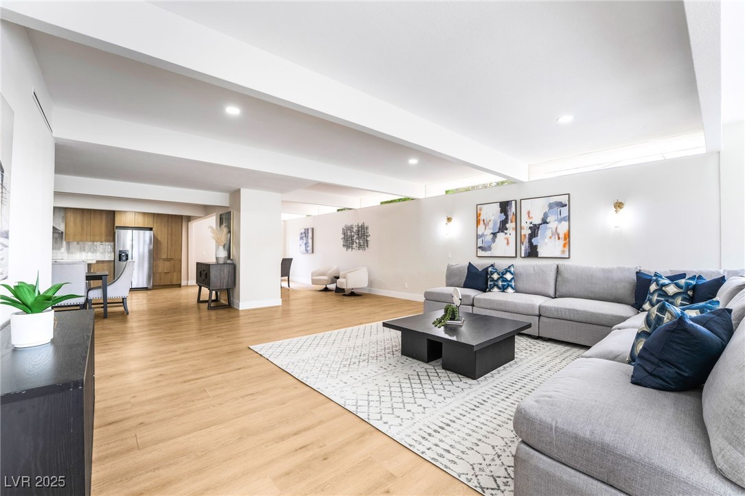 2504 Llewellyn Drive