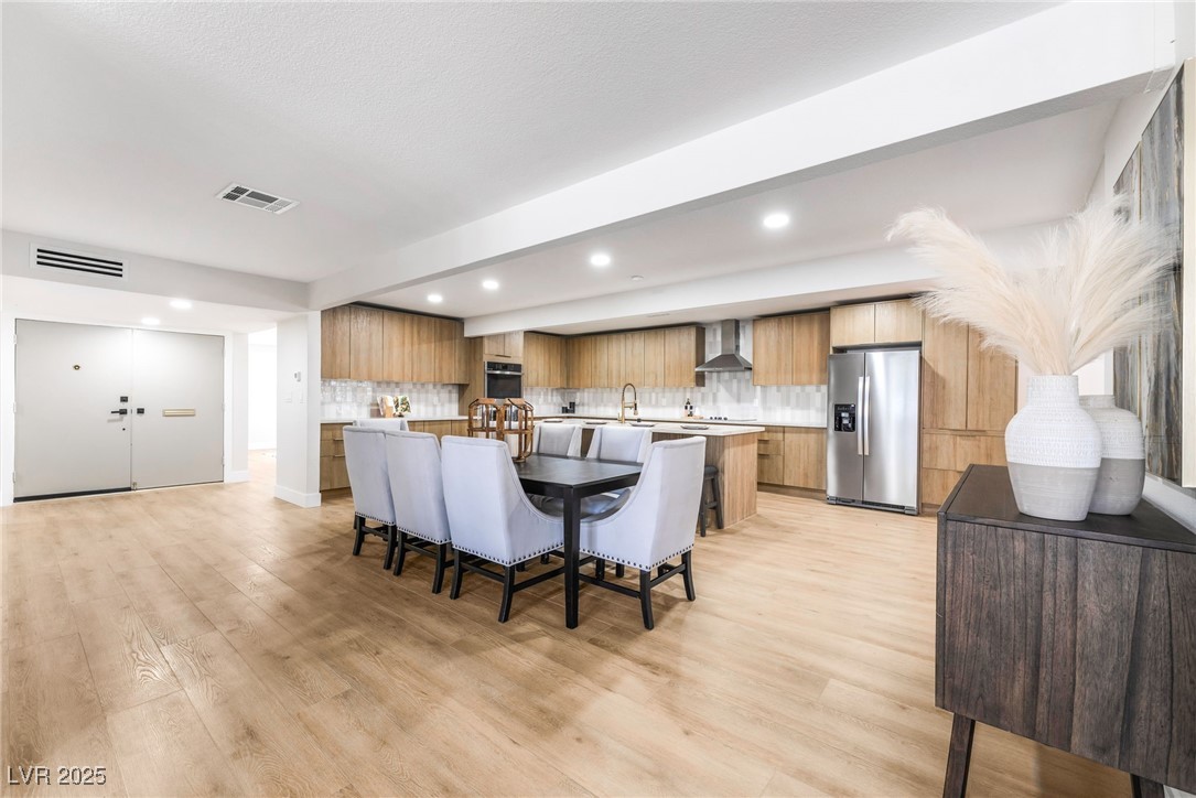 2504 Llewellyn Drive