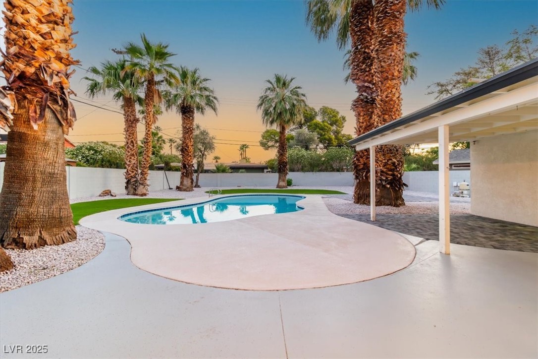 2504 Llewellyn Drive