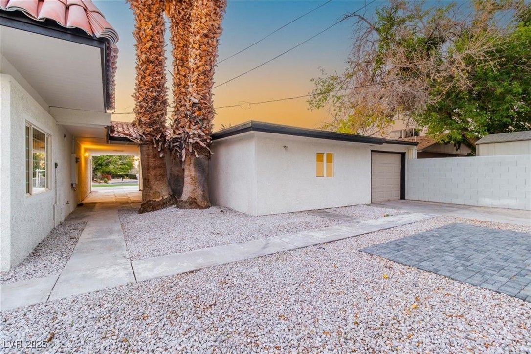 2504 Llewellyn Drive