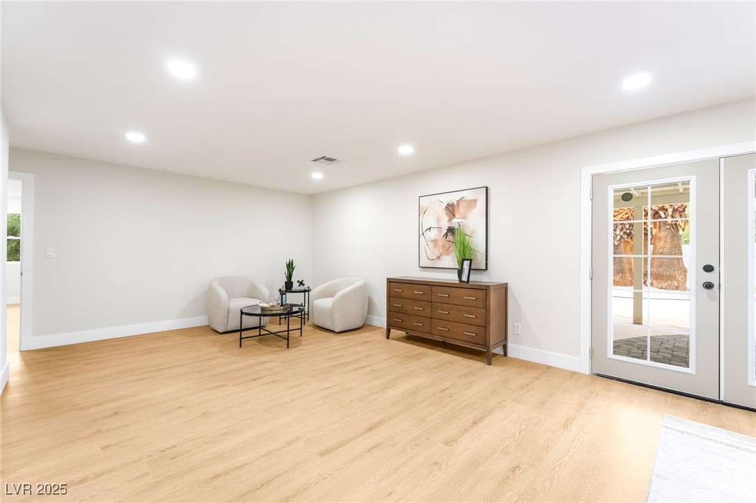 2504 Llewellyn Drive