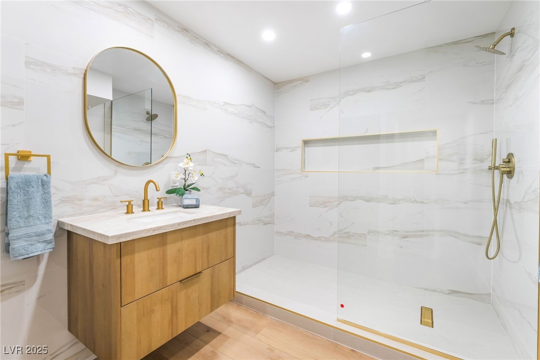 2504 Llewellyn Drive