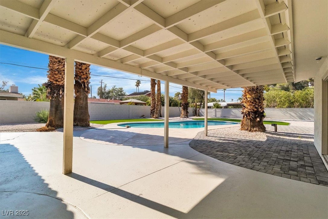 2504 Llewellyn Drive