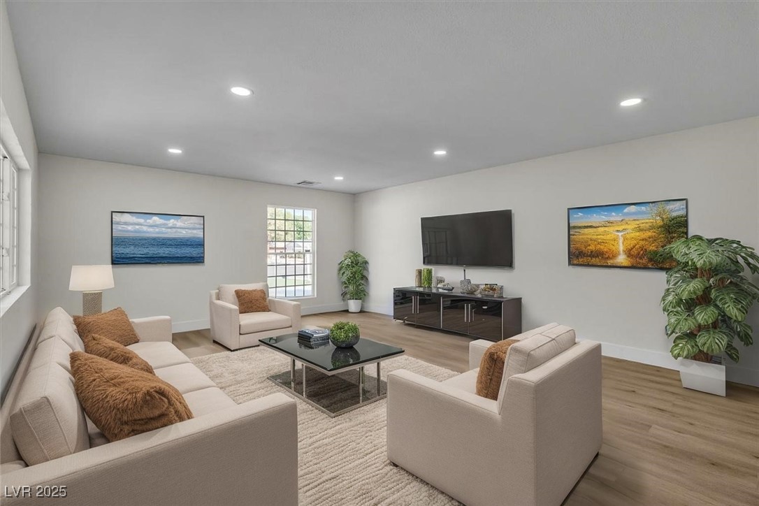 2504 Llewellyn Drive