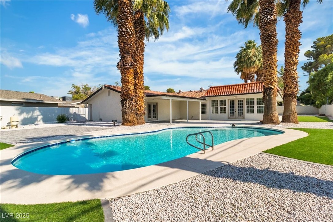 2504 Llewellyn Drive