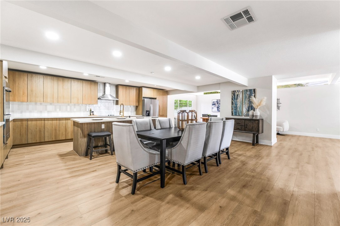 2504 Llewellyn Drive