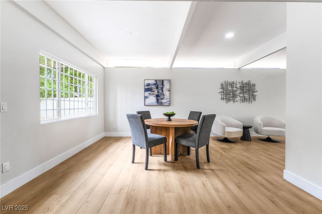 2504 Llewellyn Drive