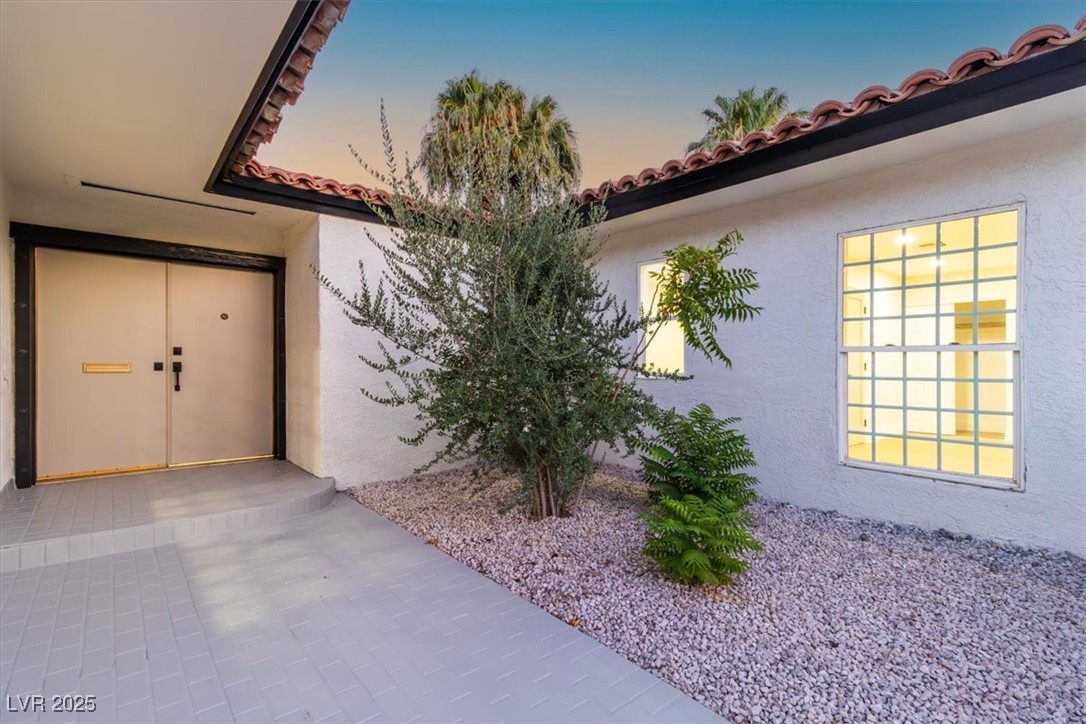 2504 Llewellyn Drive