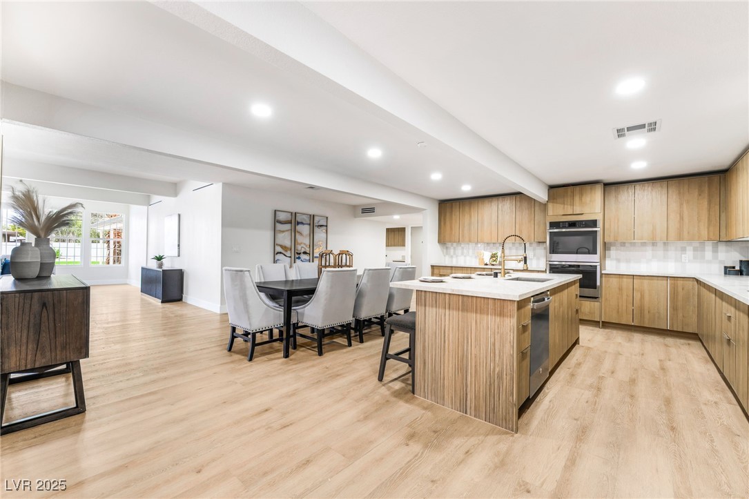 2504 Llewellyn Drive