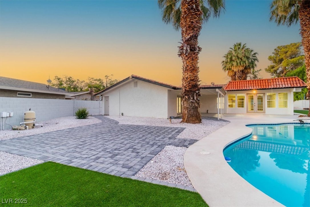 2504 Llewellyn Drive