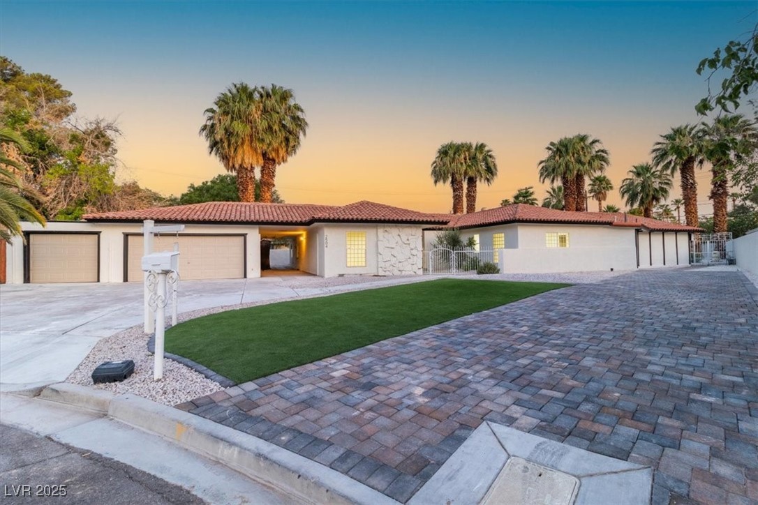 2504 Llewellyn Drive