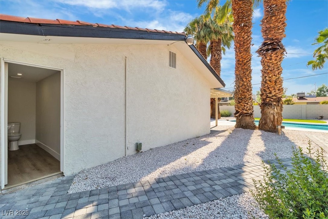 2504 Llewellyn Drive