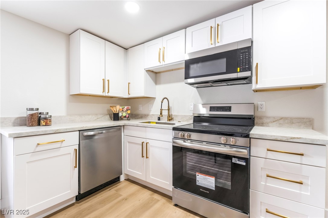 2504 Llewellyn Drive