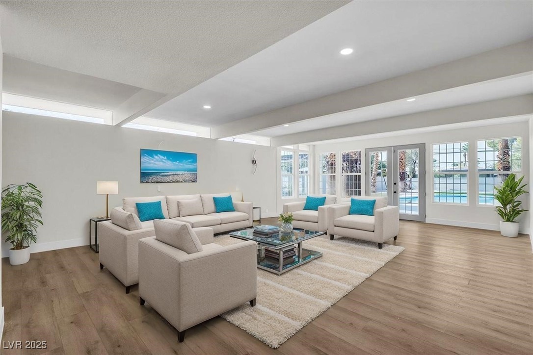 2504 Llewellyn Drive