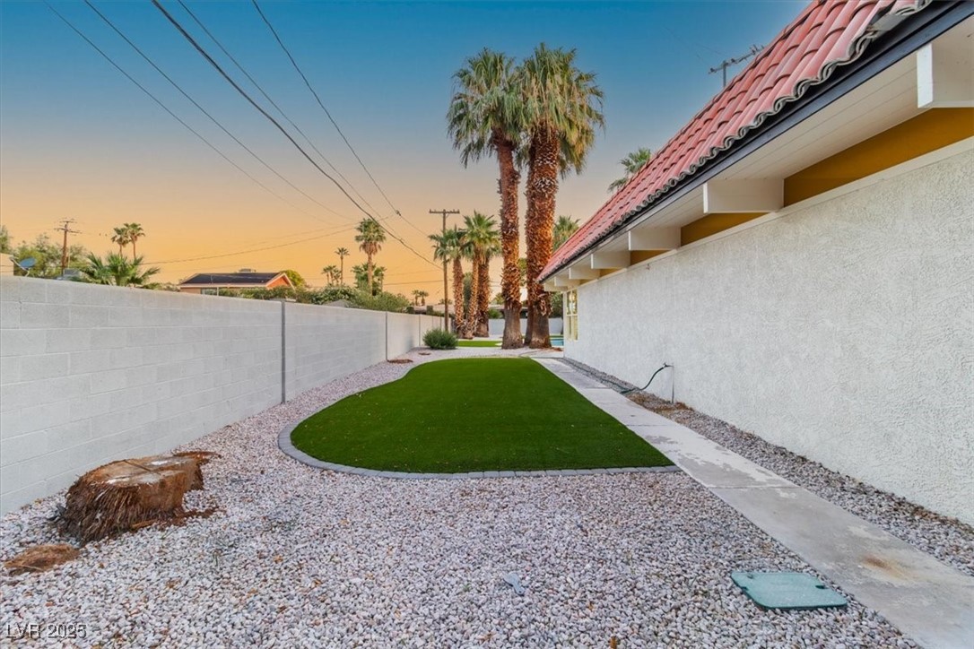 2504 Llewellyn Drive