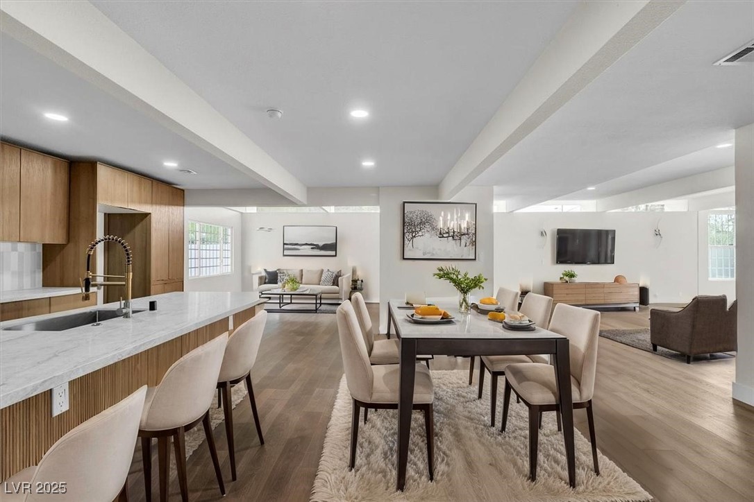 2504 Llewellyn Drive