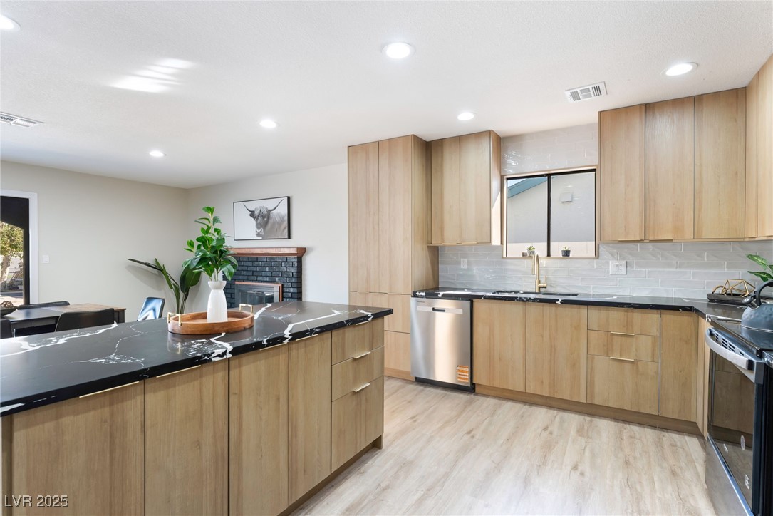 5500 Avenida Vaquero