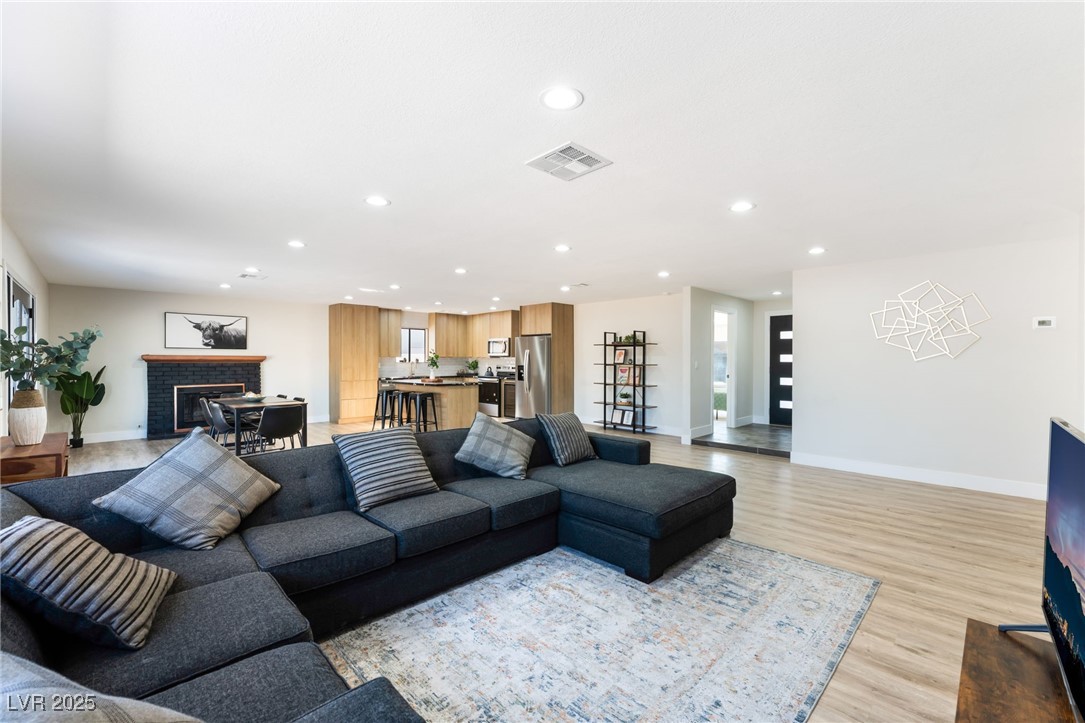 5500 Avenida Vaquero