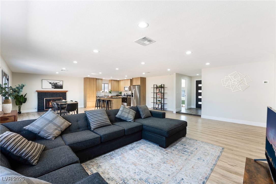 5500 Avenida Vaquero