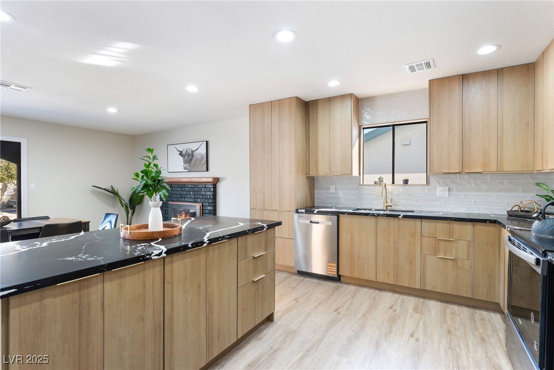 5500 Avenida Vaquero