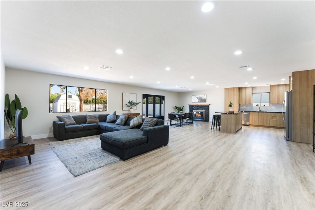 5500 Avenida Vaquero