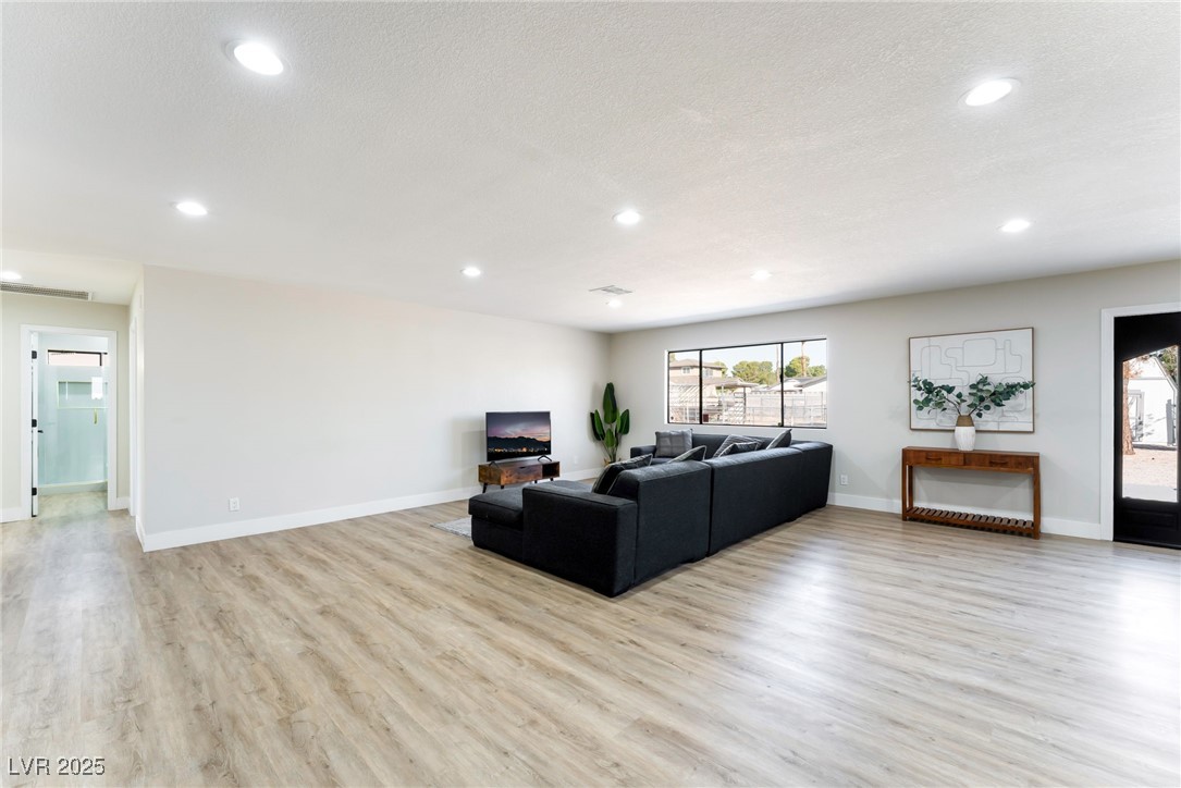 5500 Avenida Vaquero