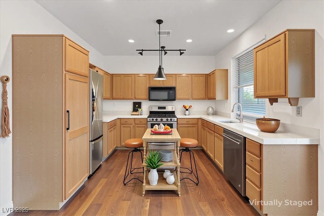 3560 Unique Way