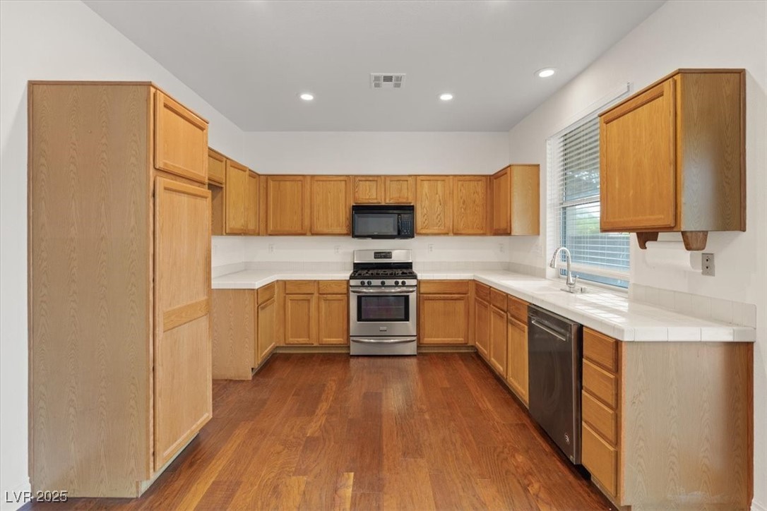 3560 Unique Way