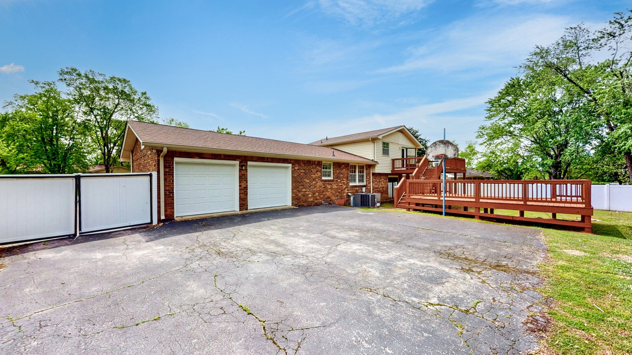 4534 Baton Rouge Dr