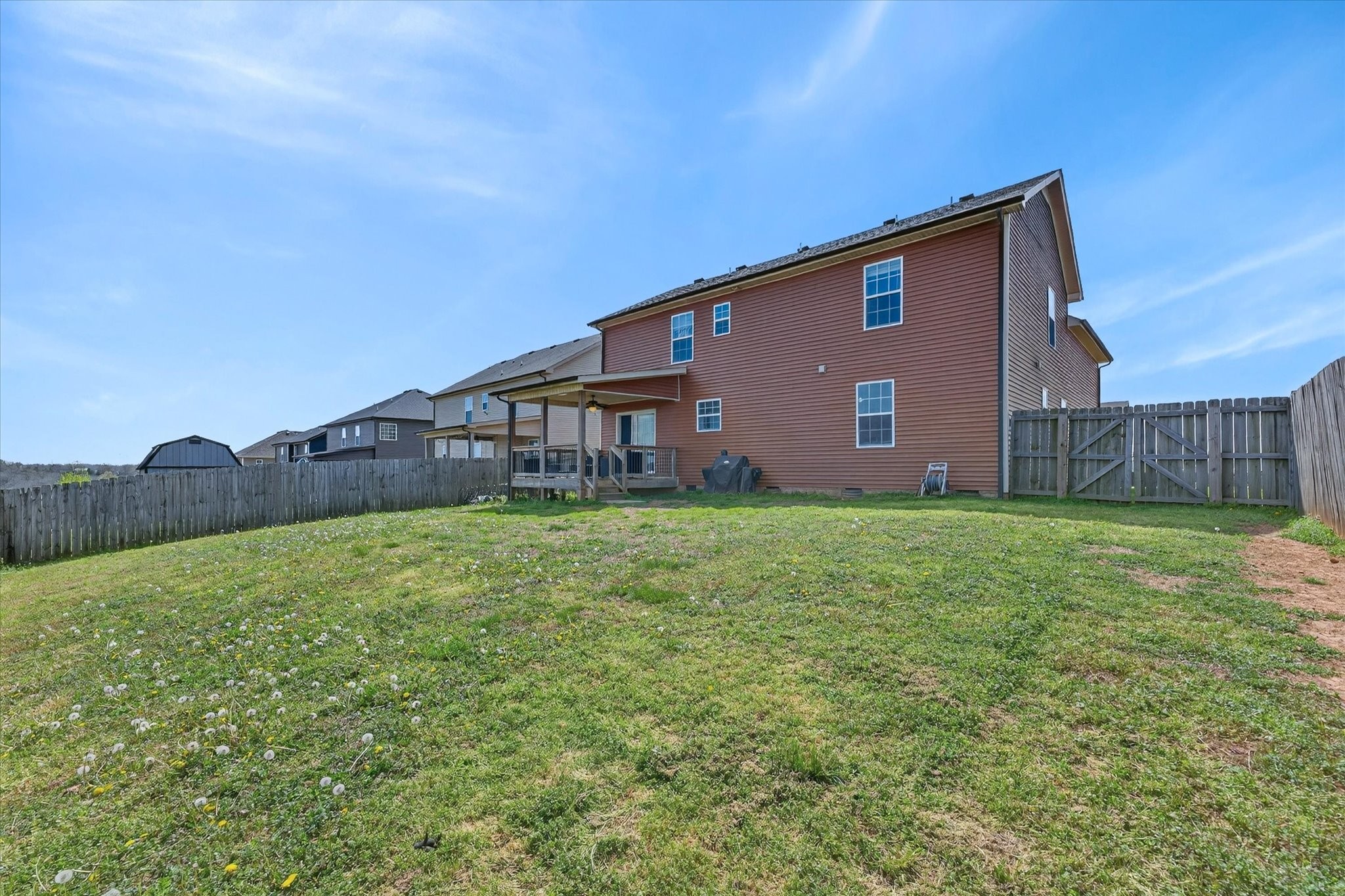 736 Crestone Ln