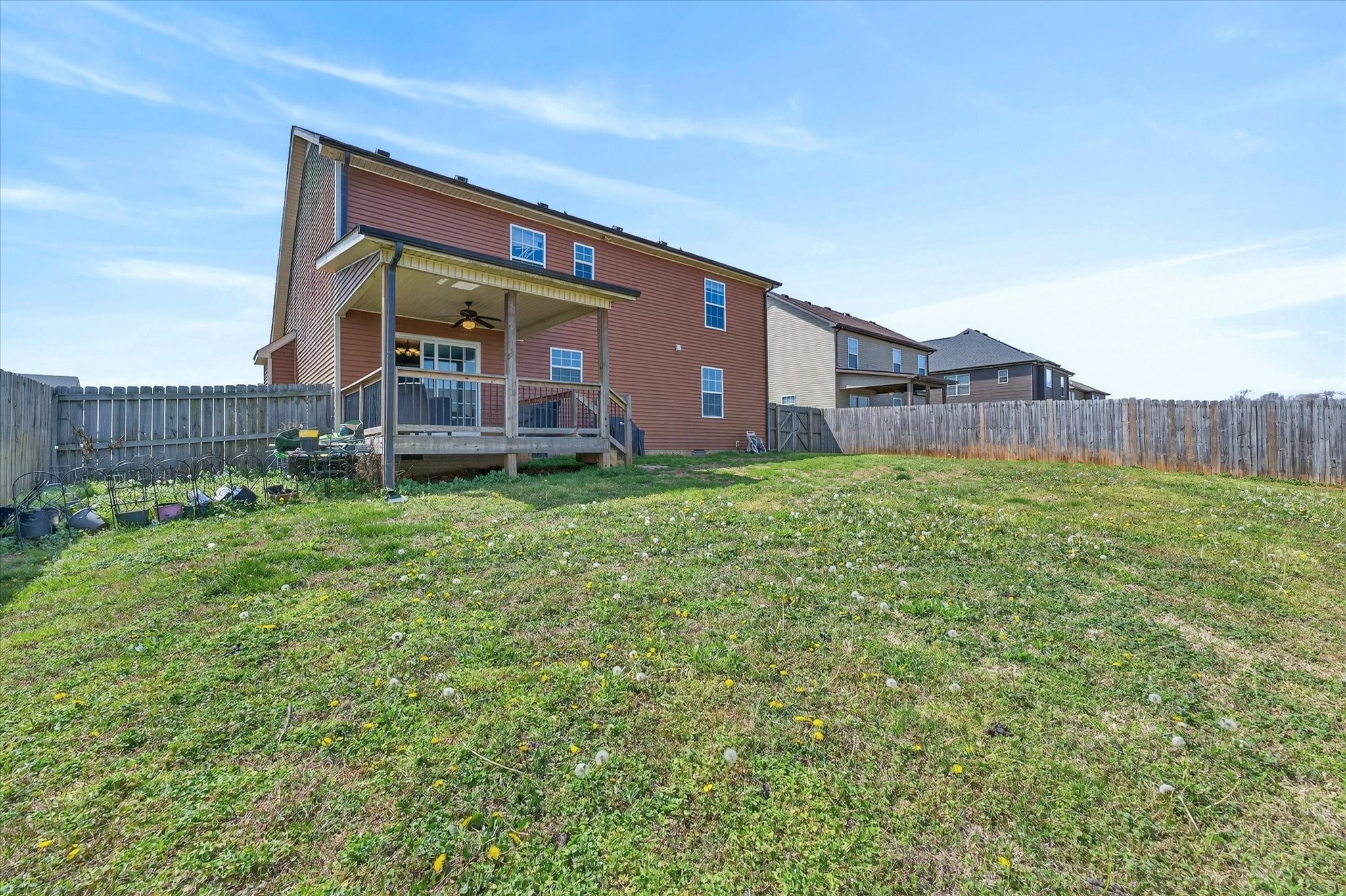 736 Crestone Ln